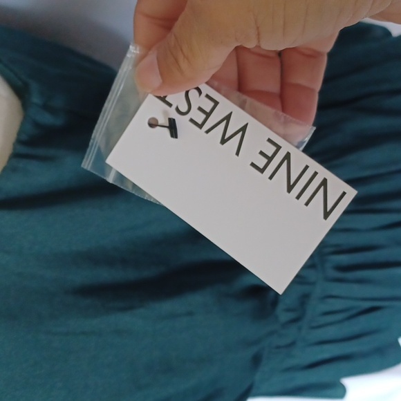 Nine West Sleeveless Ruffle Halter Peplum Top, Forest Green, XS, 19"PTP, 24"L - Picture 5 of 7